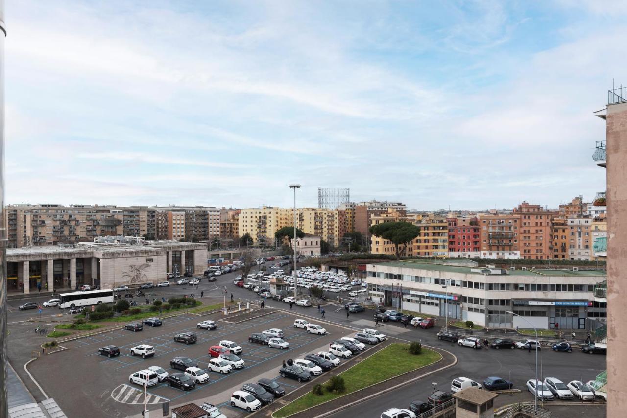 Sunny Apartment Piramide Рим Екстериор снимка
