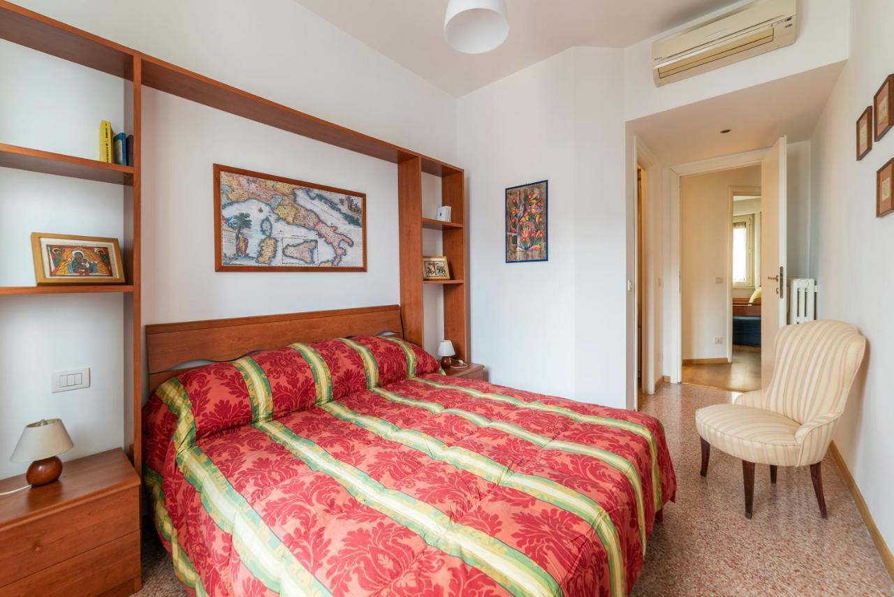 Sunny Apartment Piramide Рим Екстериор снимка