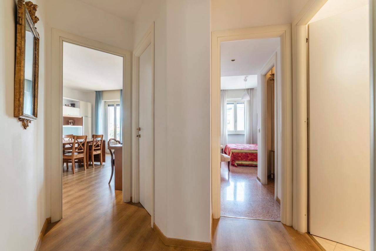 Sunny Apartment Piramide Рим Екстериор снимка